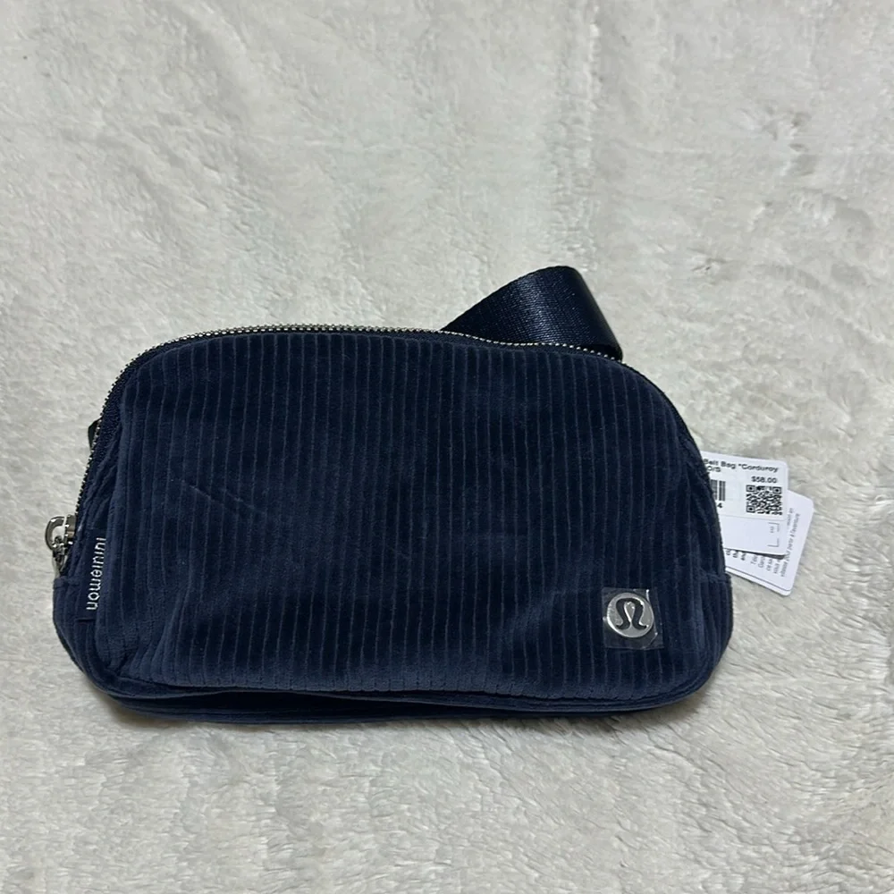 Lululemon | everywhere belt bag | corduroy true navy
